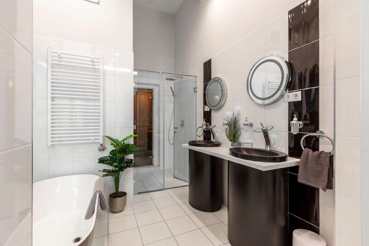 Luxurious & Spacious Downtown Residence In Liszt Ferenc Square Будапеща Екстериор снимка