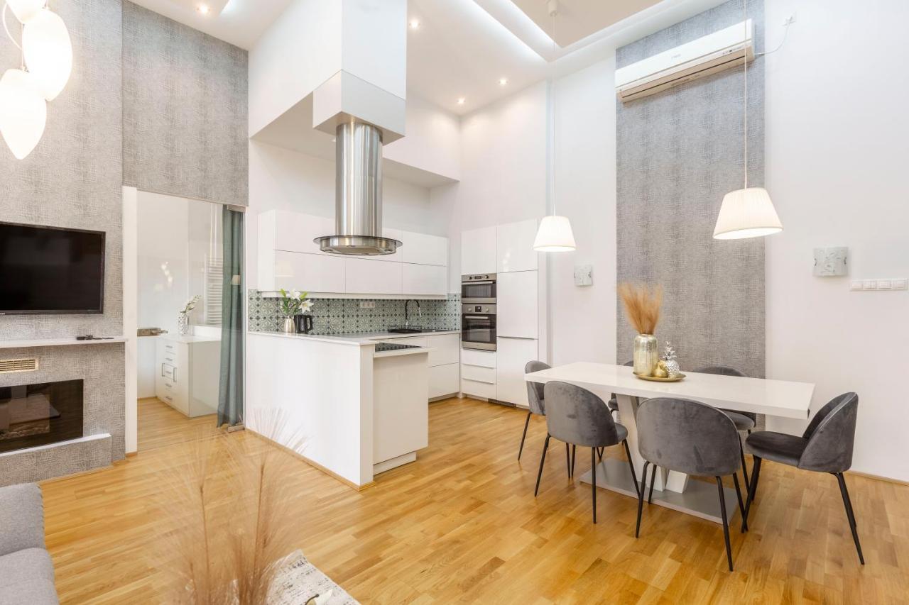 Luxurious & Spacious Downtown Residence In Liszt Ferenc Square Будапеща Екстериор снимка