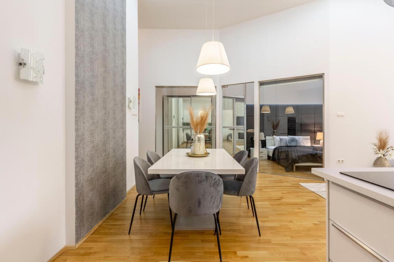 Luxurious & Spacious Downtown Residence In Liszt Ferenc Square Будапеща Екстериор снимка