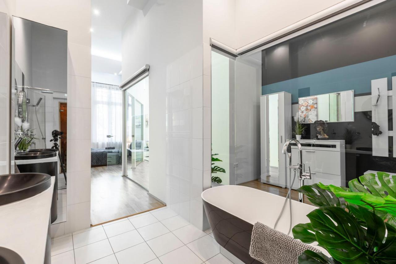Luxurious & Spacious Downtown Residence In Liszt Ferenc Square Будапеща Екстериор снимка