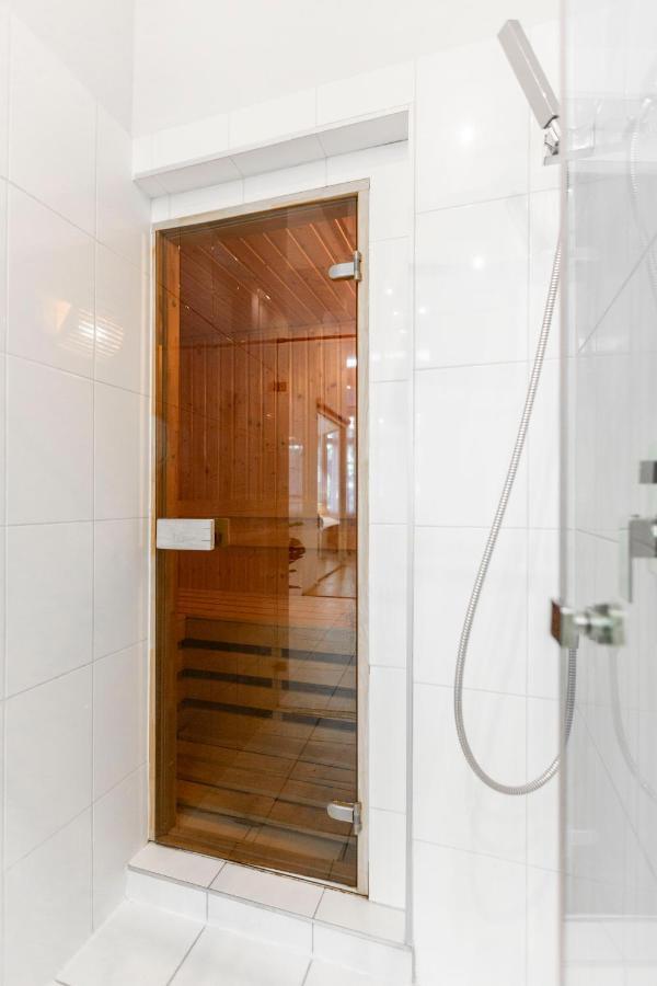 Luxurious & Spacious Downtown Residence In Liszt Ferenc Square Будапеща Екстериор снимка