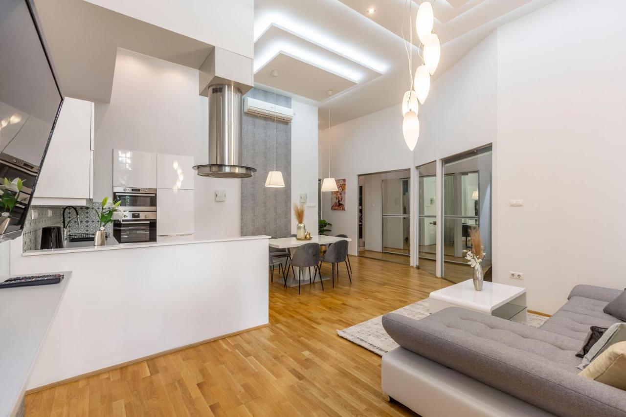 Luxurious & Spacious Downtown Residence In Liszt Ferenc Square Будапеща Екстериор снимка