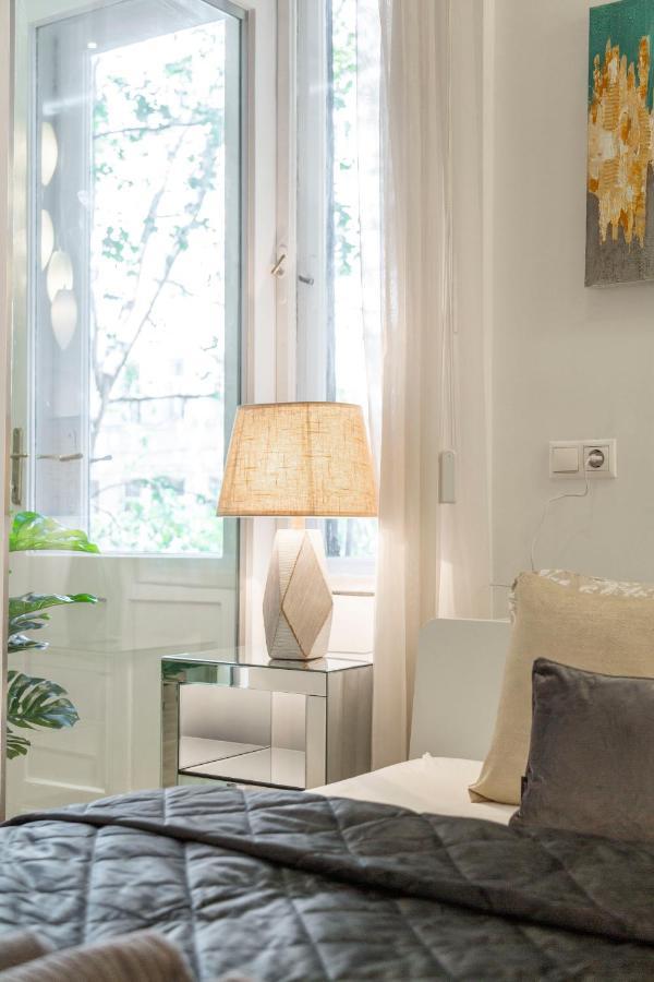 Luxurious & Spacious Downtown Residence In Liszt Ferenc Square Будапеща Екстериор снимка