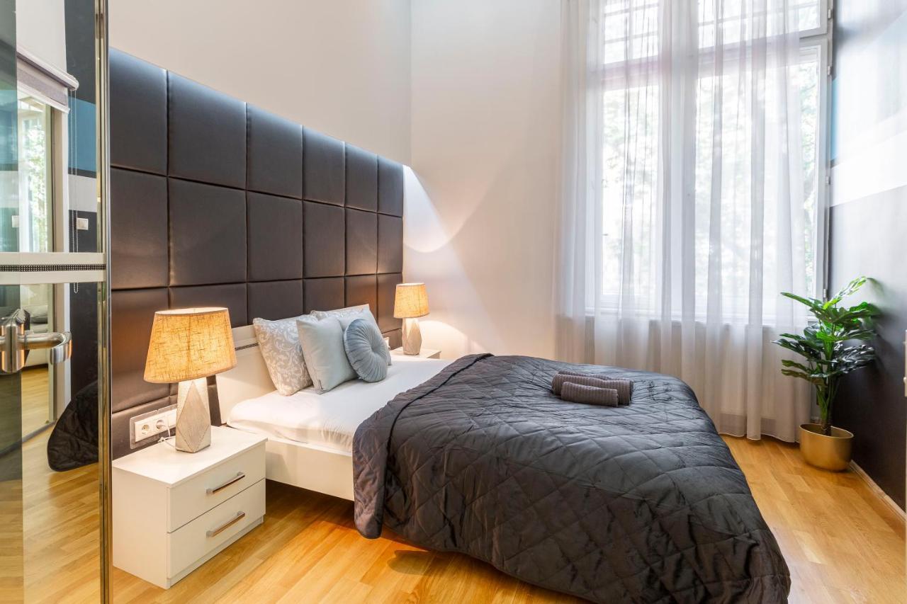 Luxurious & Spacious Downtown Residence In Liszt Ferenc Square Будапеща Екстериор снимка